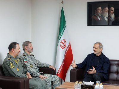 پزشکیان در دیدار با فرمانده کل ارتش: دولت با تمام ظرفیت از تقویت نیروهای مسلح حمایت می‌کند