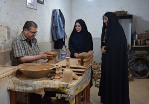 به مناسبت روز صنایع دستی؛ بازدید مسئولان دشتستان از از کارگاههای صنایع دستی